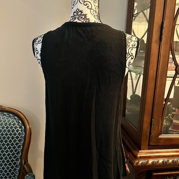 Plaid sleeveless shell, size medium by Express - Picture 3 of 4